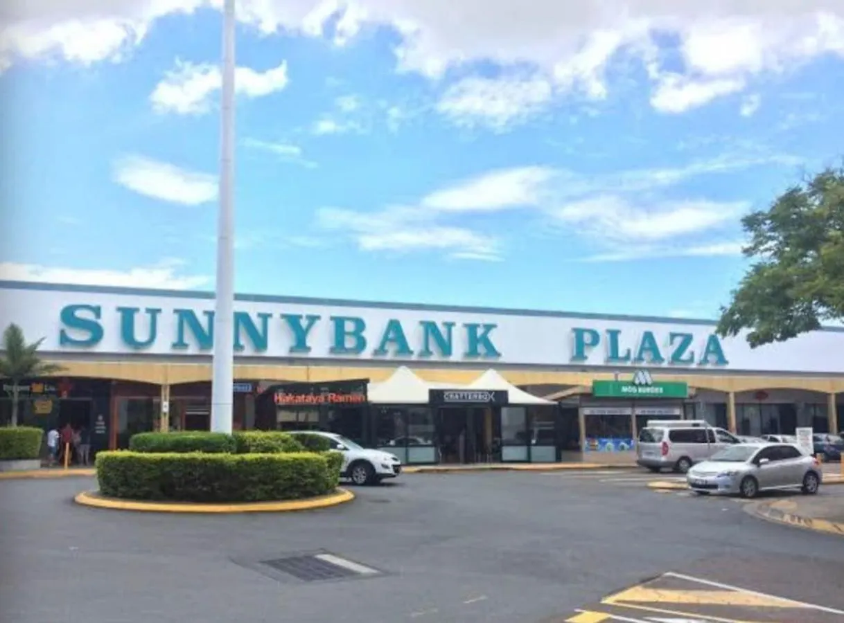 Spacious Affordable 8B3B 2 Living Pool Yard And Mall Brisbane Holiday home