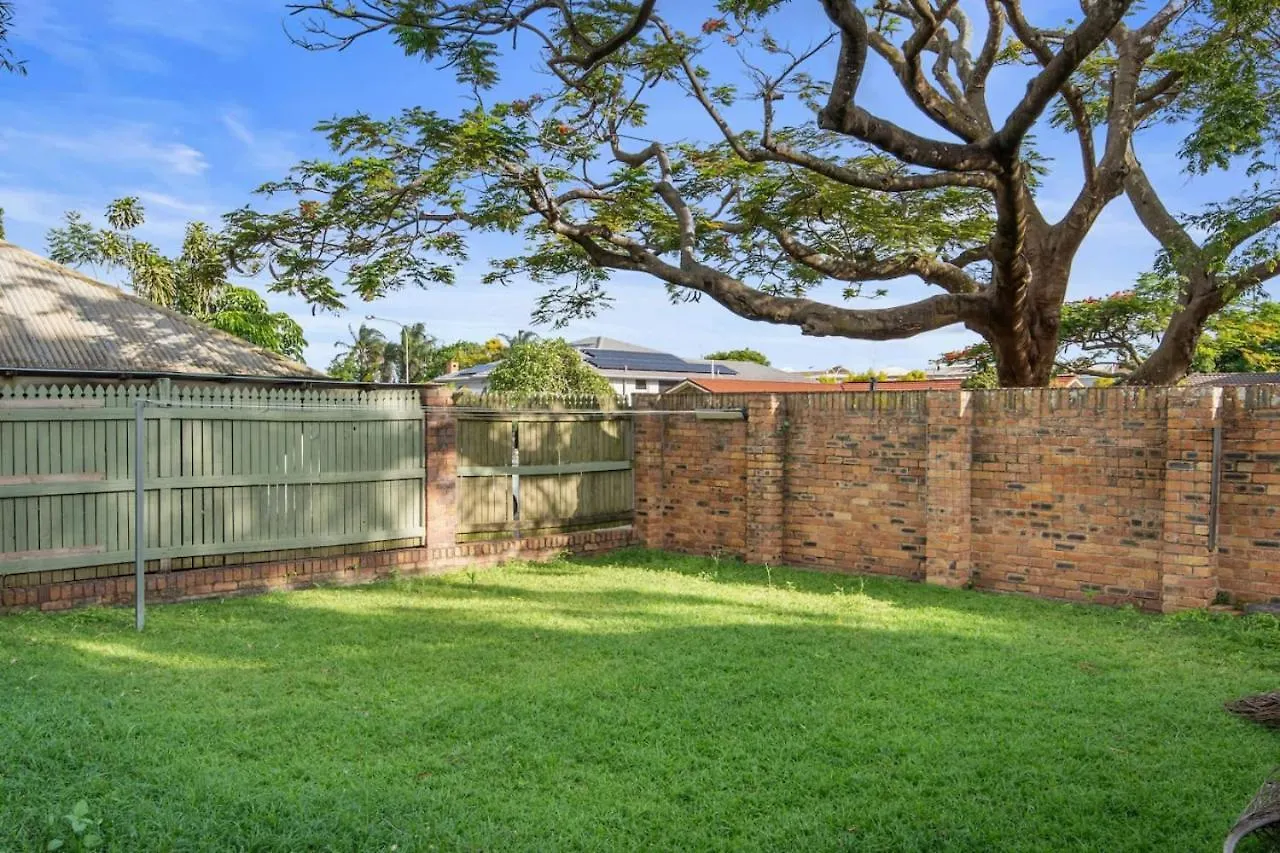 Spacious Affordable 8B3B 2 Living Pool Yard And Mall Brisbane 0*,  Australia