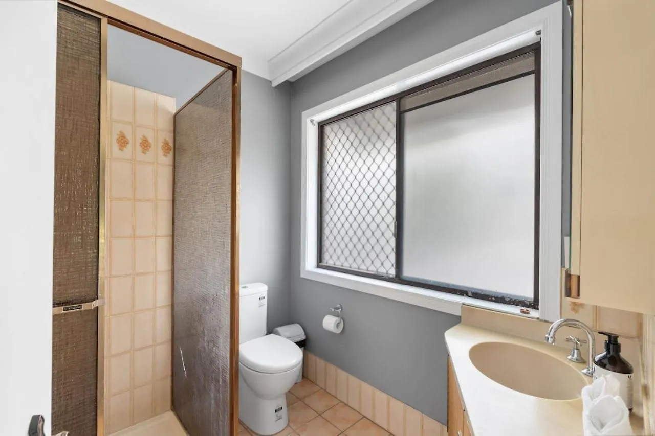 Spacious Affordable 8B3B 2 Living Pool Yard And Mall Brisbane