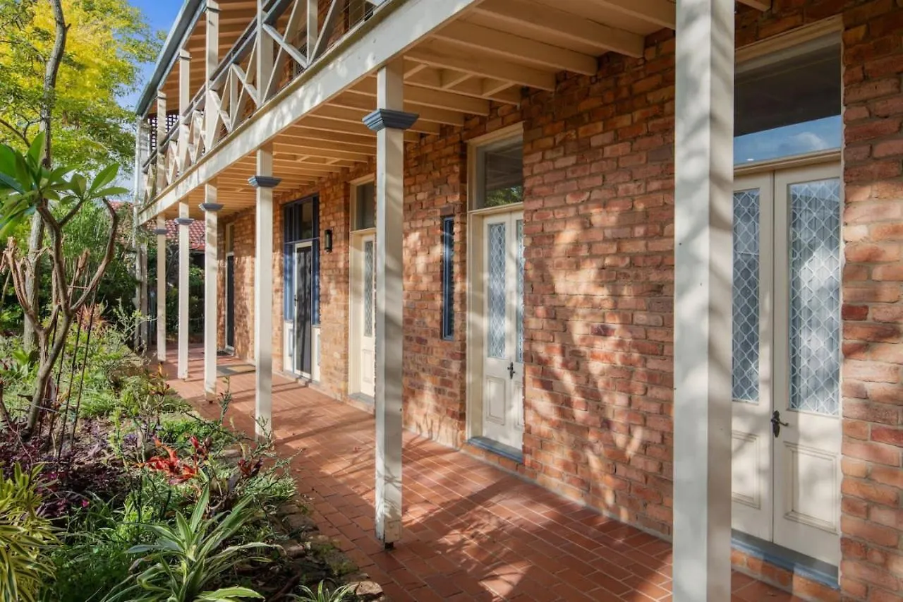 Spacious Affordable 8B3B 2 Living Pool Yard And Mall Brisbane Australia