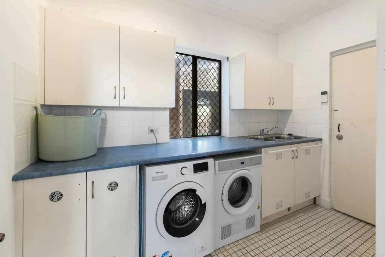 Spacious Affordable 8B3B 2 Living Pool Yard And Mall Brisbane Semesterbostad