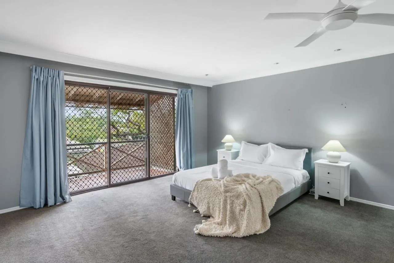 Spacious Affordable 8B3B 2 Living Pool Yard And Mall Brisbane