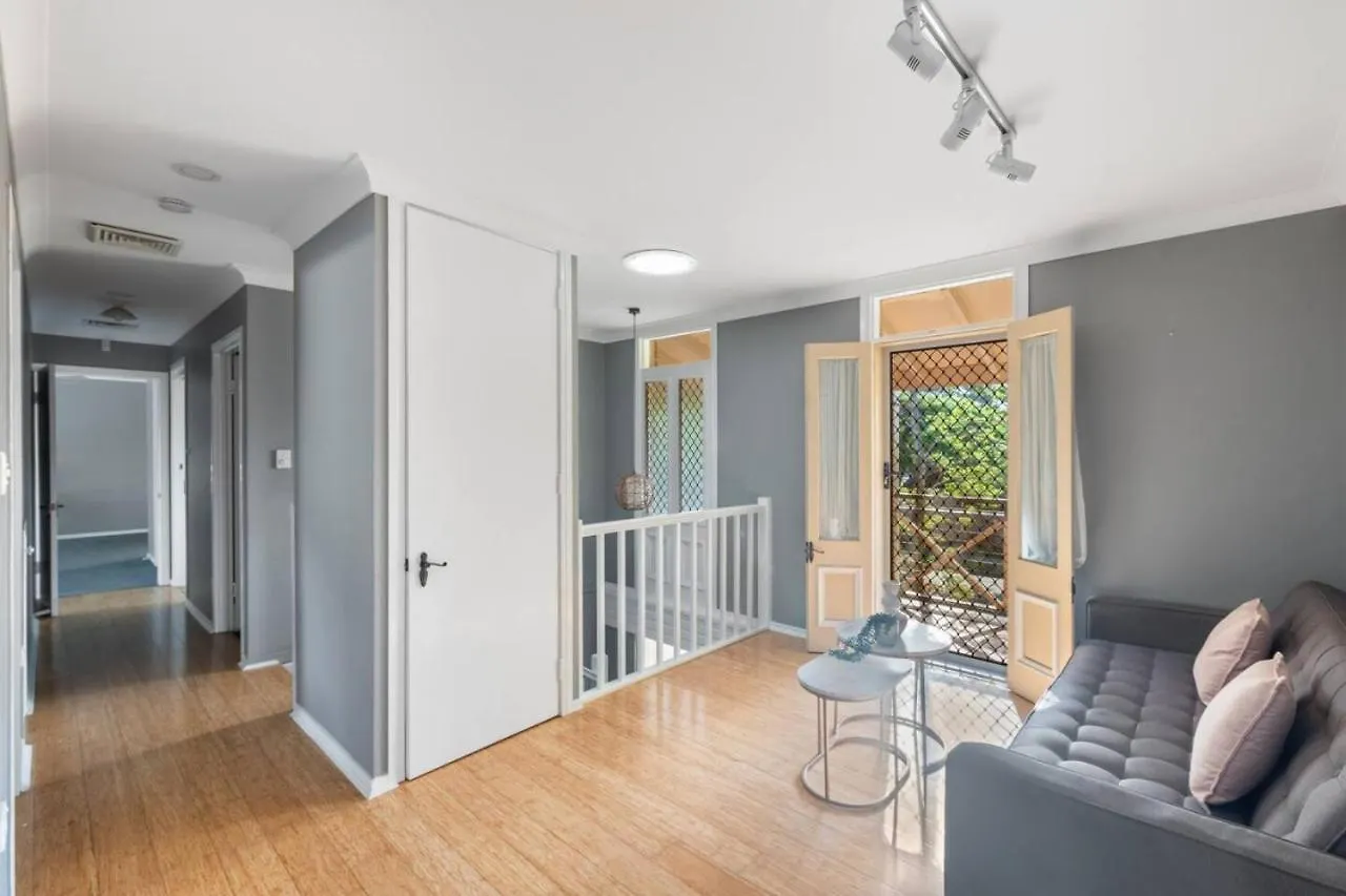 Spacious Affordable 8B3B 2 Living Pool Yard And Mall Brisbane 0*,