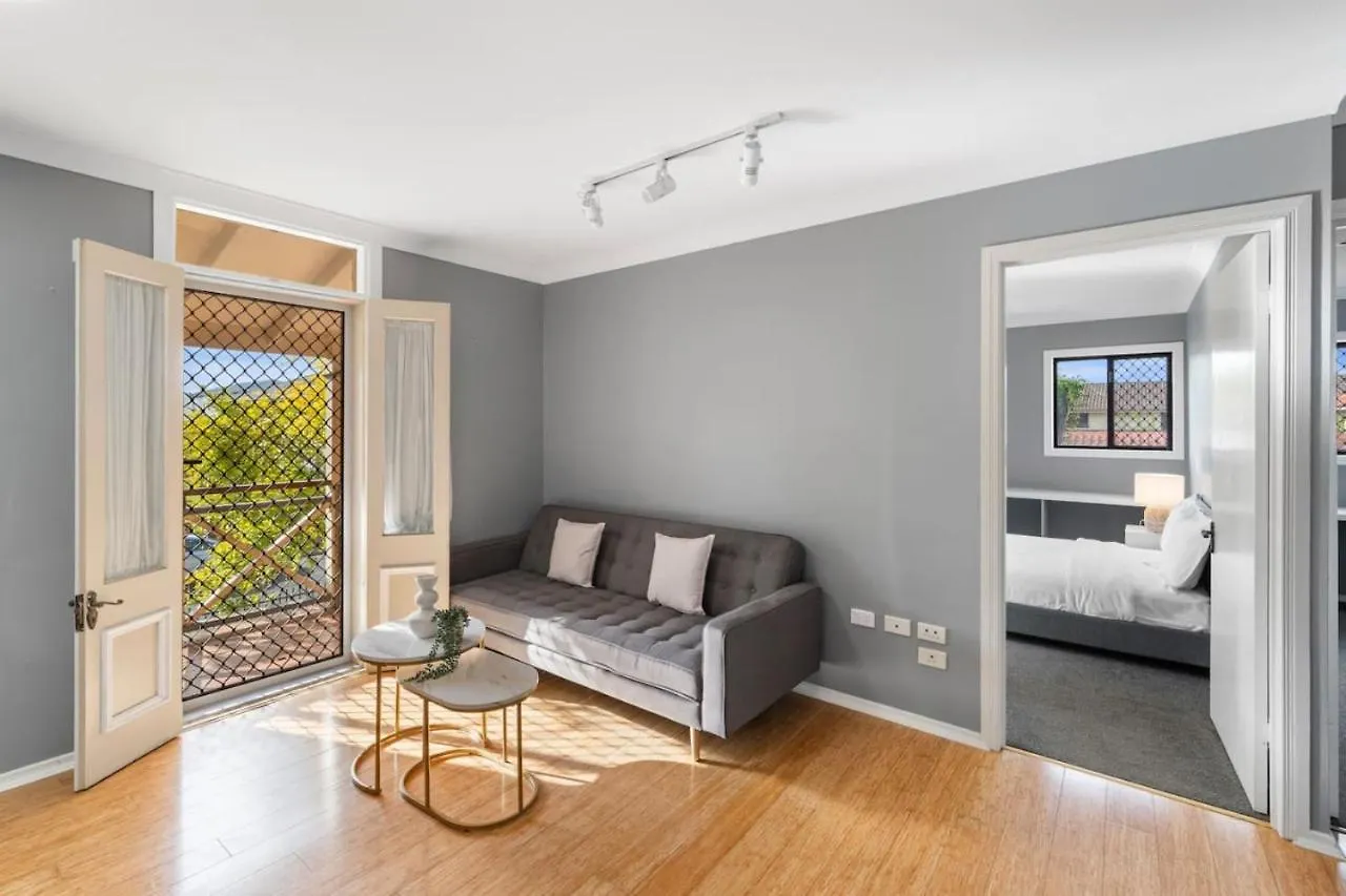 Spacious Affordable 8B3B 2 Living Pool Yard And Mall Brisbane Holiday home