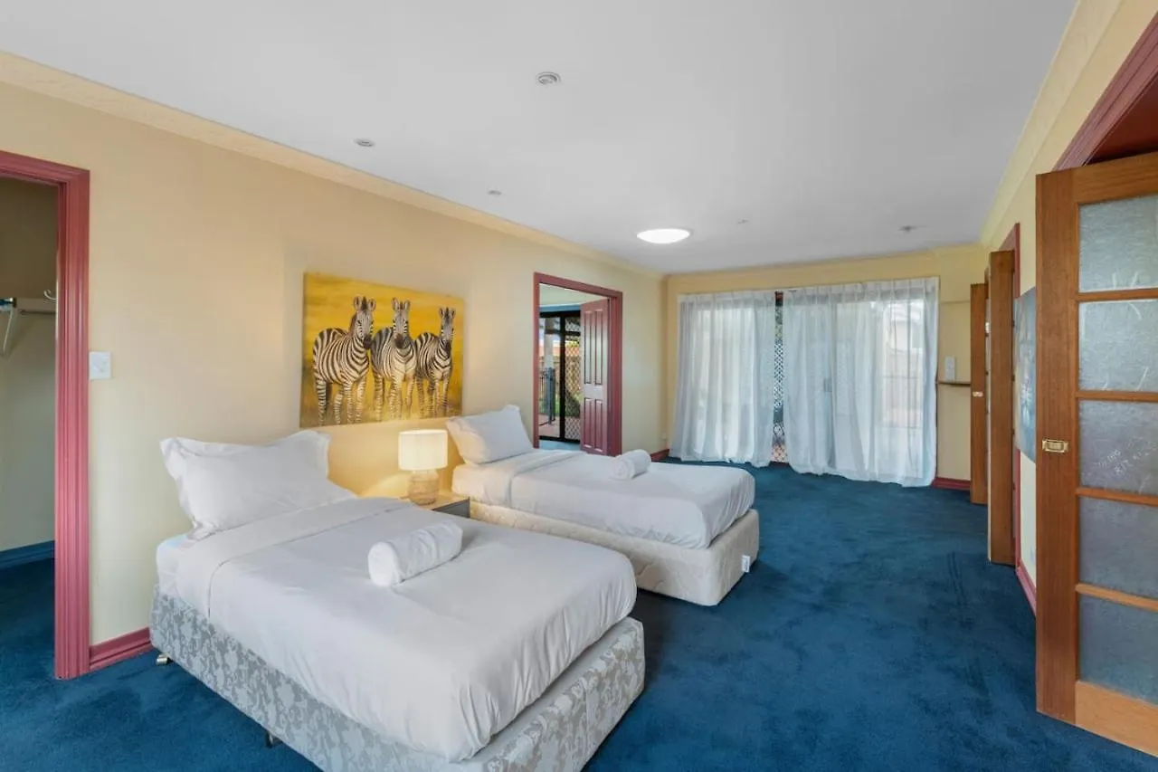 Semesterbostad Spacious Affordable 8B3B 2 Living Pool Yard And Mall Brisbane Australien