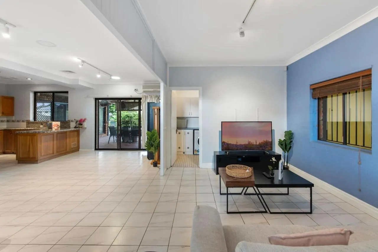 Semesterbostad Spacious Affordable 8B3B 2 Living Pool Yard And Mall Brisbane