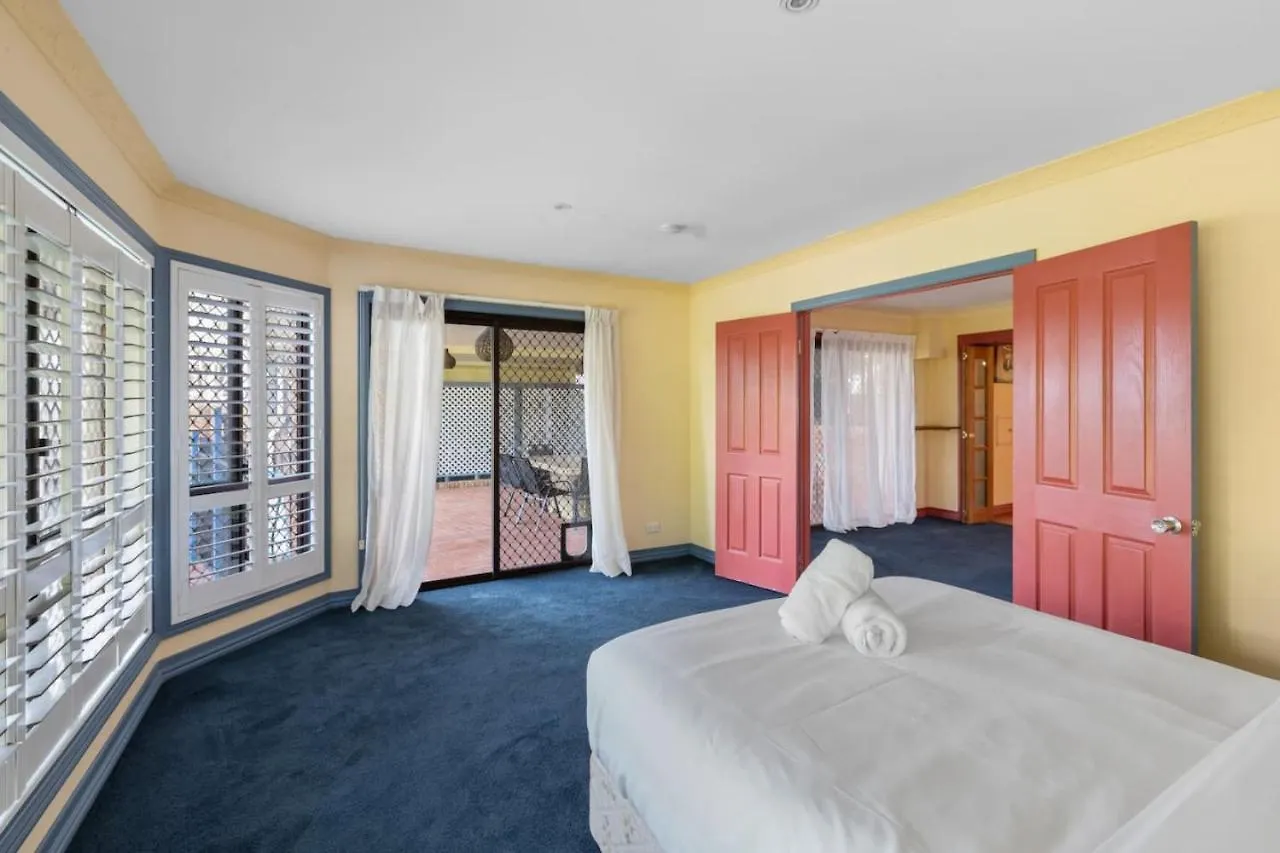 Spacious Affordable 8B3B 2 Living Pool Yard And Mall Brisbane 0*,