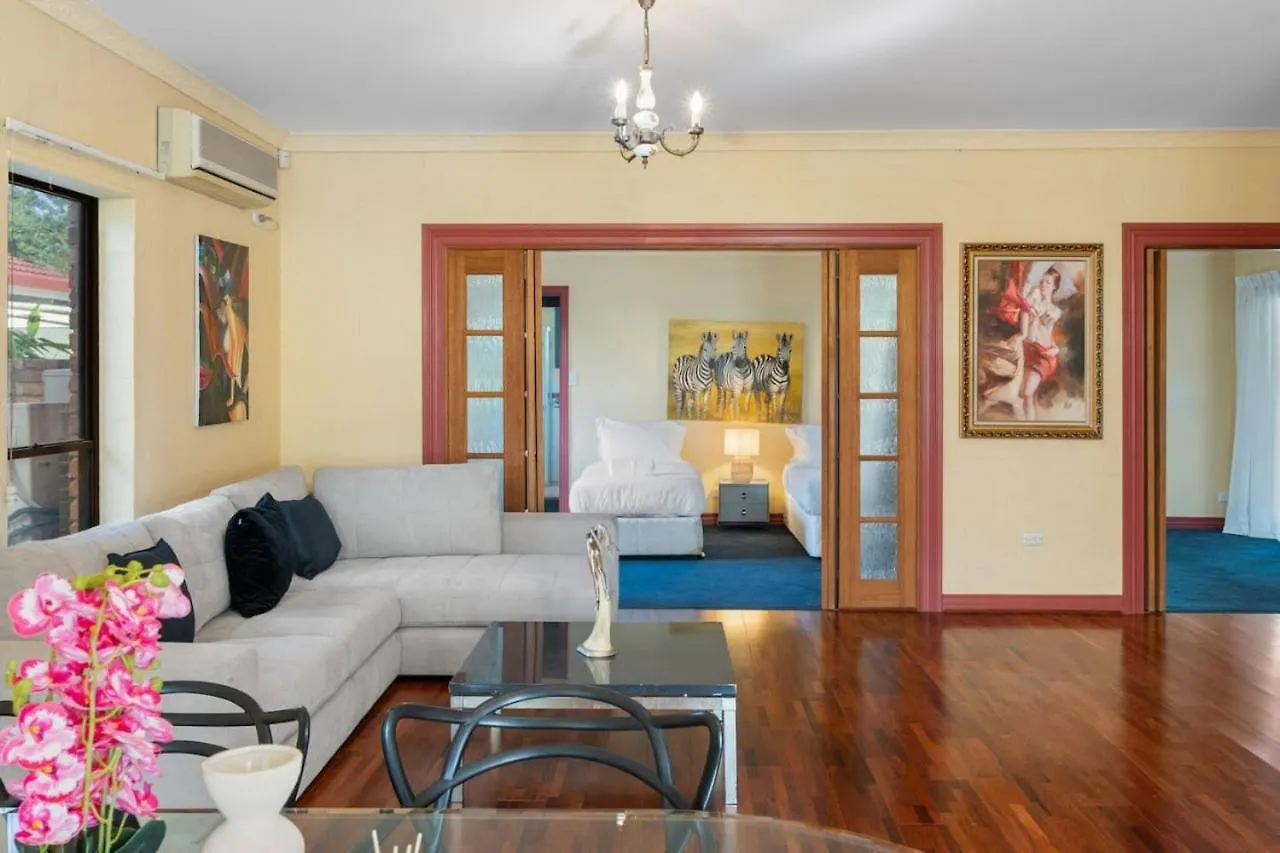 Spacious Affordable 8B3B 2 Living Pool Yard And Mall Brisbane Semesterbostad