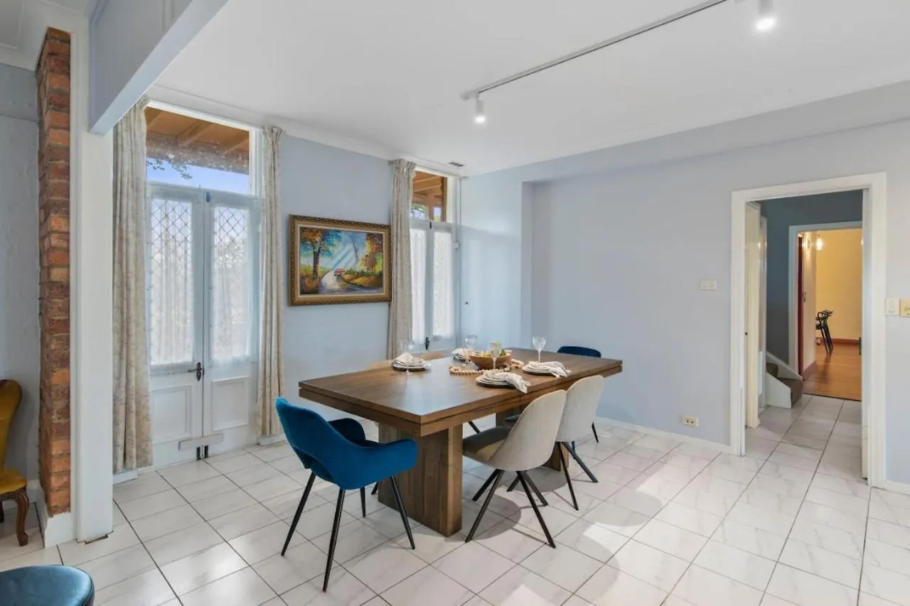 Spacious Affordable 8B3B 2 Living Pool Yard And Mall Brisbane 0*,  Australien