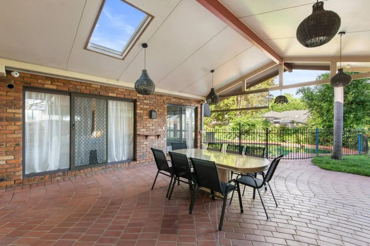 Spacious Affordable 8B3B 2 Living Pool Yard And Mall Brisbane 0*,  Australia