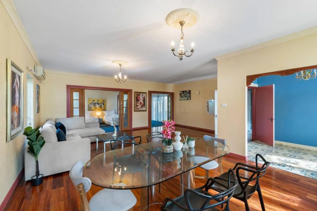 Spacious Affordable 8B3B 2 Living Pool Yard And Mall Brisbane